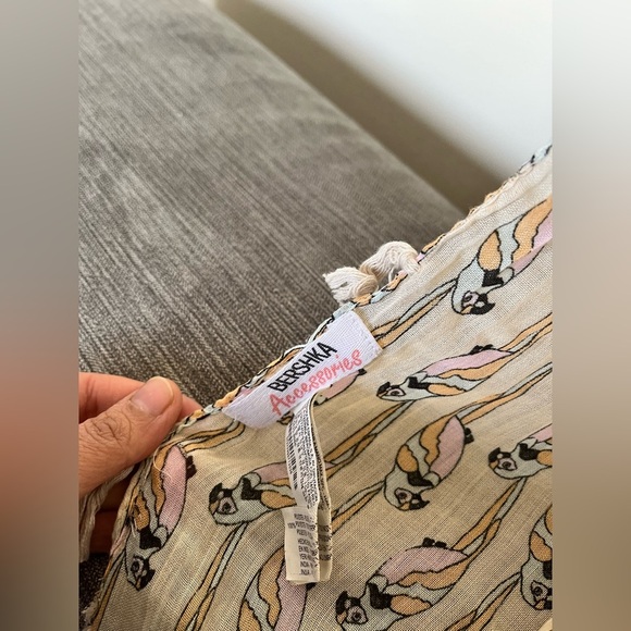 Cute Cotton scarf from BERSHKA in pre-loved condition! - Picture 2 of 5
